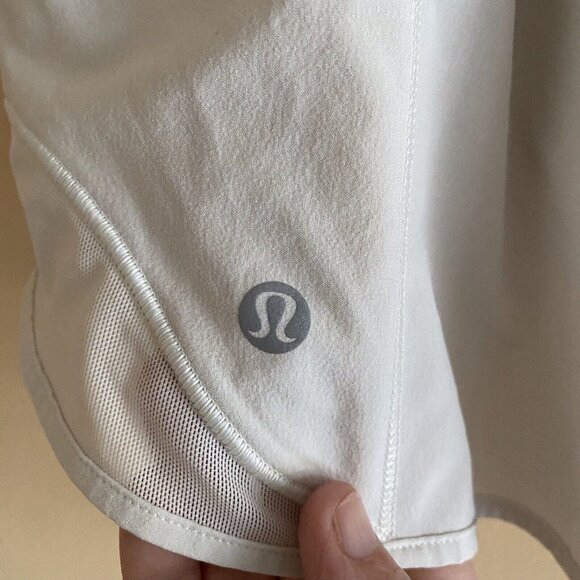 Lululemon 2023 Hotty Hot High-Rise Lined Short 4" Woman 14 Bone Swift Fabric - Picture 6 of 14